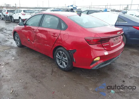 2022 Kia Forte Lxs z USA, uszkodzony, nr VIN 3KPF24AD1NE476012